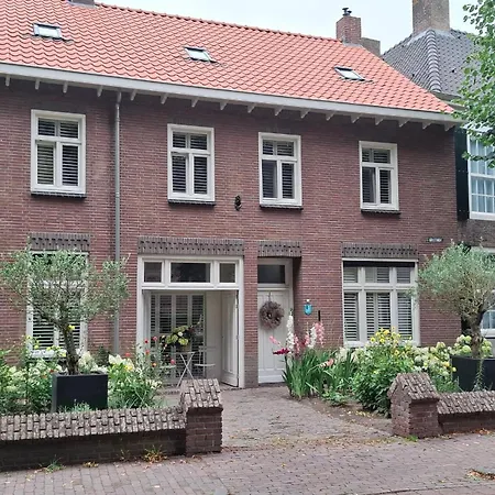 Sleep At Hamtingh's Aan De Vrijthof Bed & Breakfast