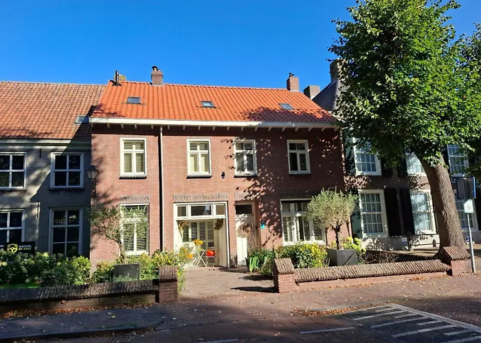 Bed & Breakfast Sleep At Hamtingh's Aan De Vrijthof 3*